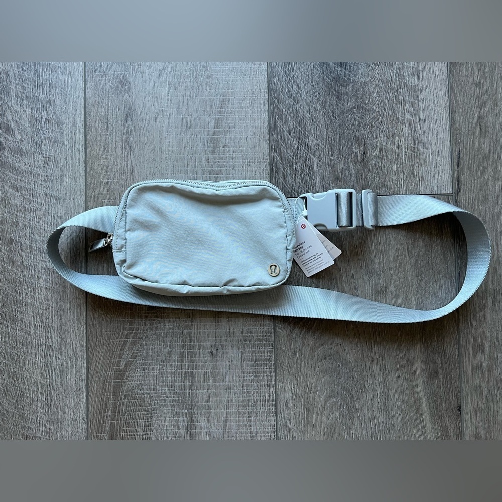 OG Lululemon Everywhere Belt Bag 1L in Seal Grey